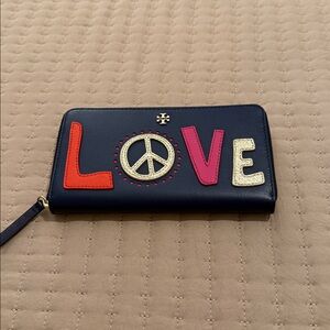 🔥NWOT TORY BURCH “LOVE” WALLET🔥